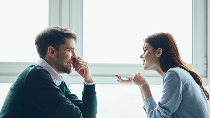 Tekenen van een flirterige man